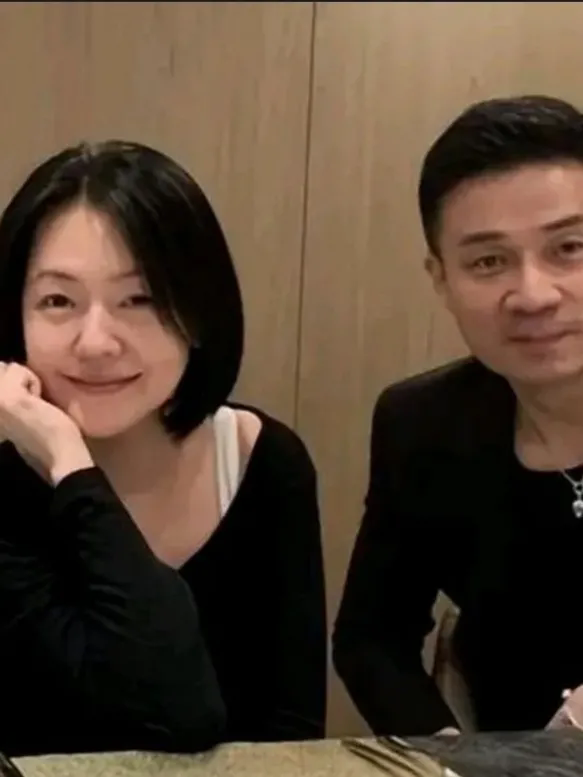 许雅钧家暴养小三，为何20年稳坐徐家？
在娱乐圈，许雅钧与小S的婚姻一直备受关注