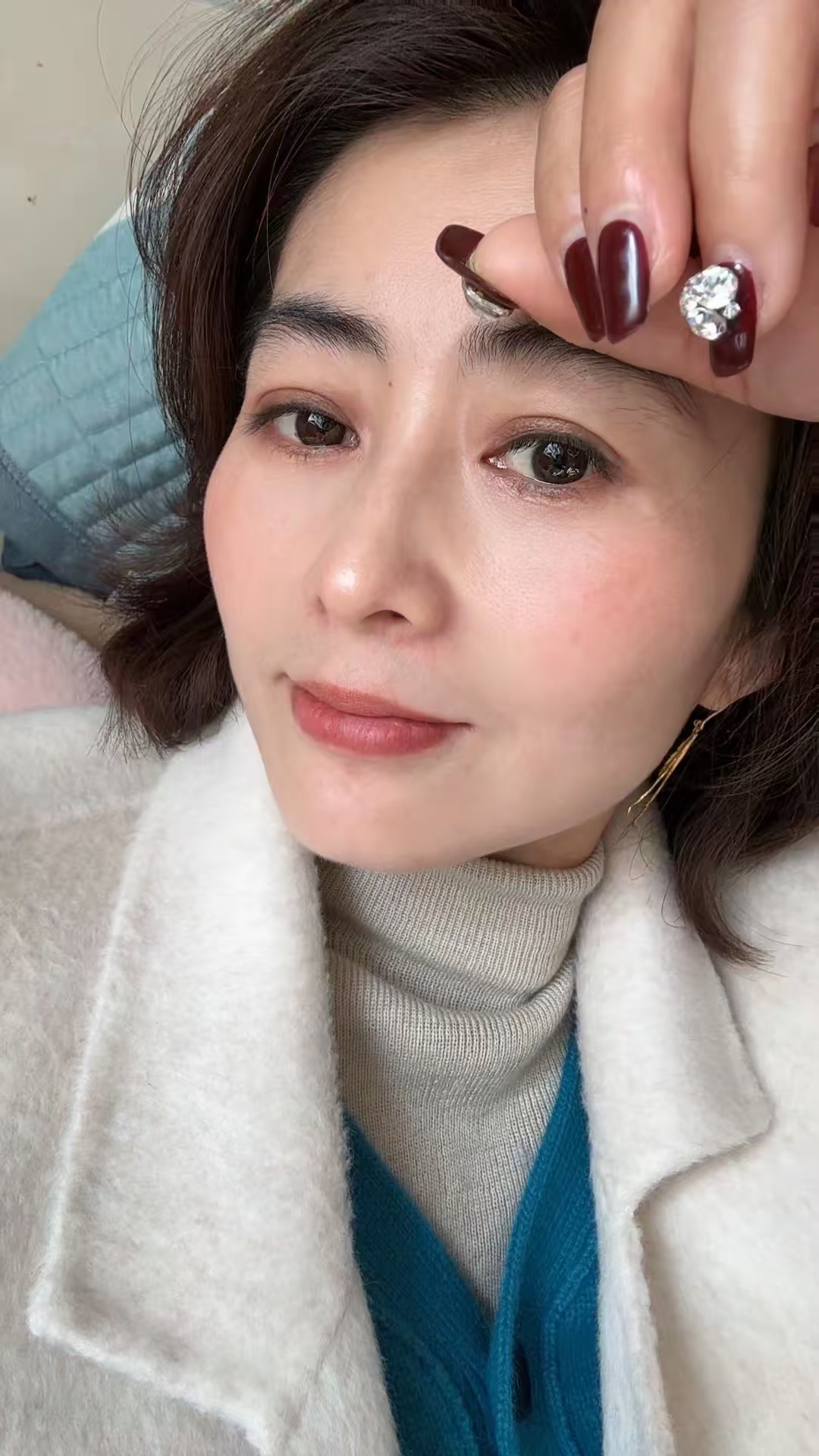 48岁的单身少妇属于中年人还是属于老年人