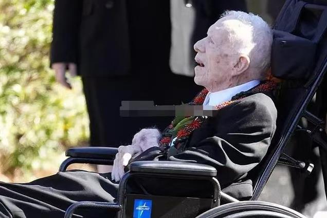 民主党绞尽脑汁，特朗普气的发抖

前不久，特朗普耳朵挨了一枪，差一点把命送了，一