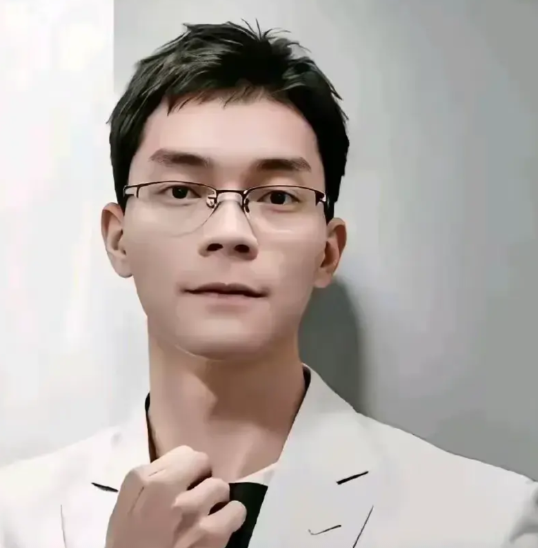 进入大学仅仅十天，唐尚珺就彻底放弃了复读，主要有这5个原因。

1：大学对他很重