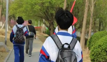 孩子高三不愿意去学校怎么办呢？
前同事发朋友圈，说生活没有了希望。我赶紧发微信过