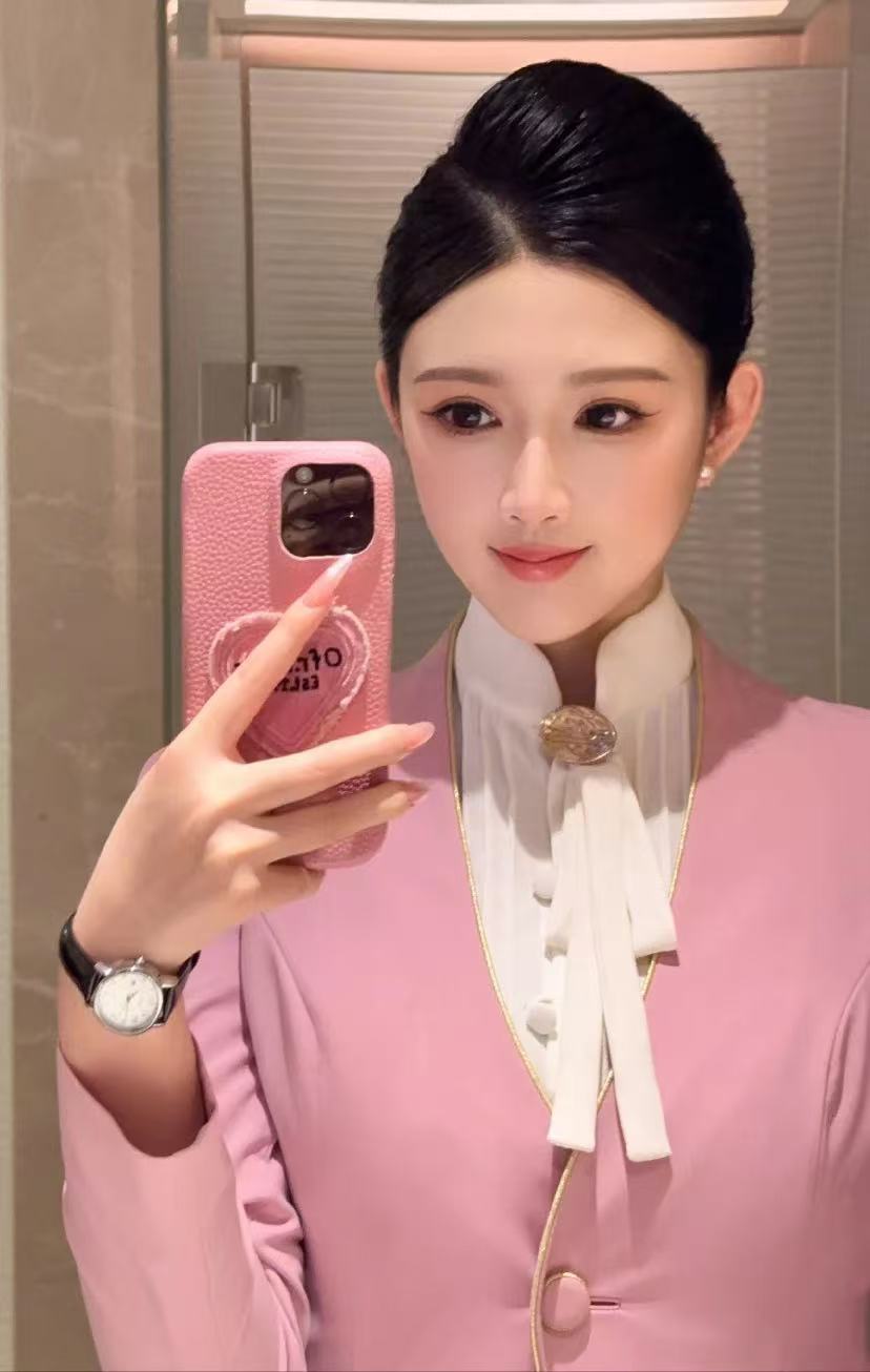 有一个和你同岁的后妈你会对她做什么哈哈哈哈