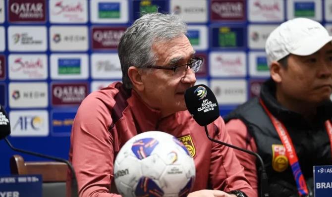 太绝了！看完国足最新一期27人大名单，有6件事真是没想到

1.没想到在海港连替