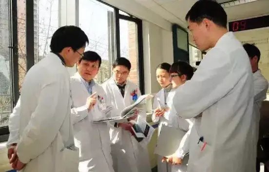 只是一个燃烧的脆弱凡人