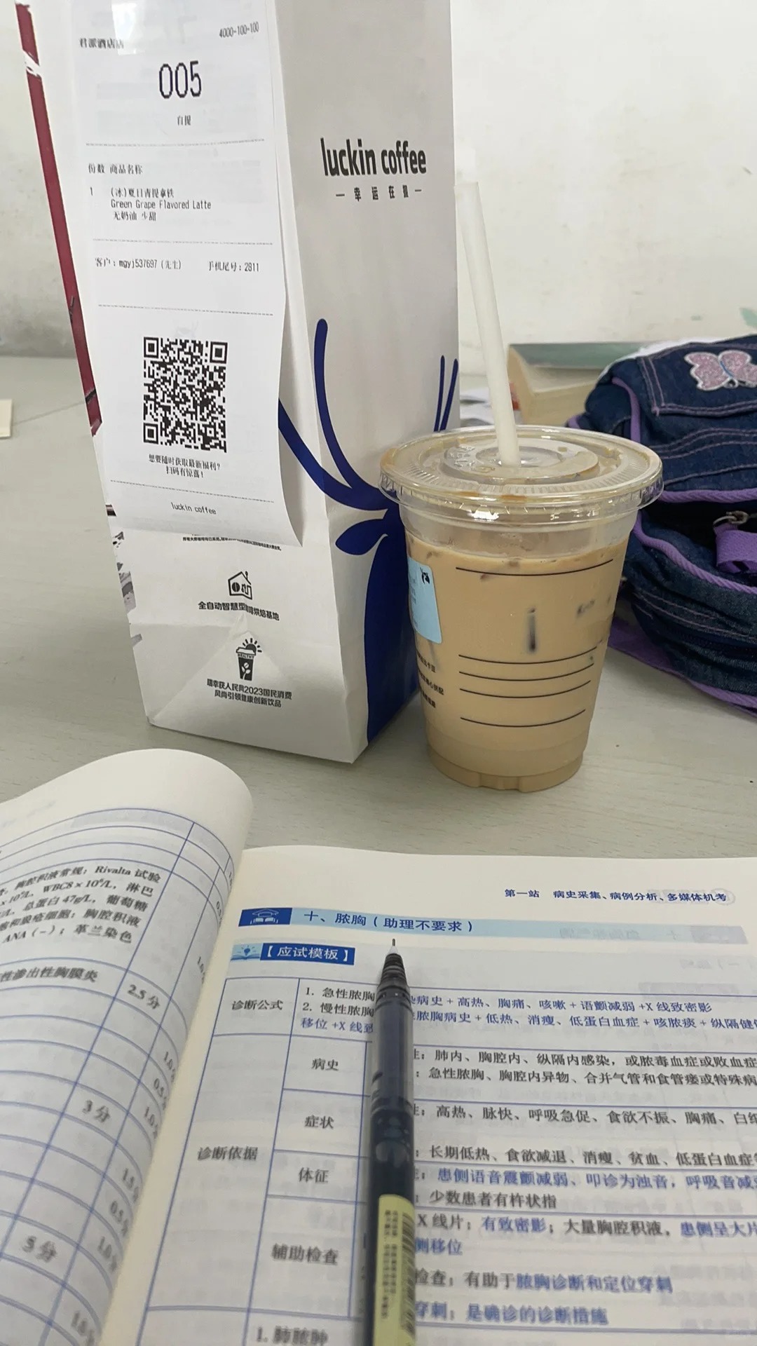 正要去吃饭，上级师姐说没买我的
太尴尬了家人们。本人是一个大馋比，规培打工人一个