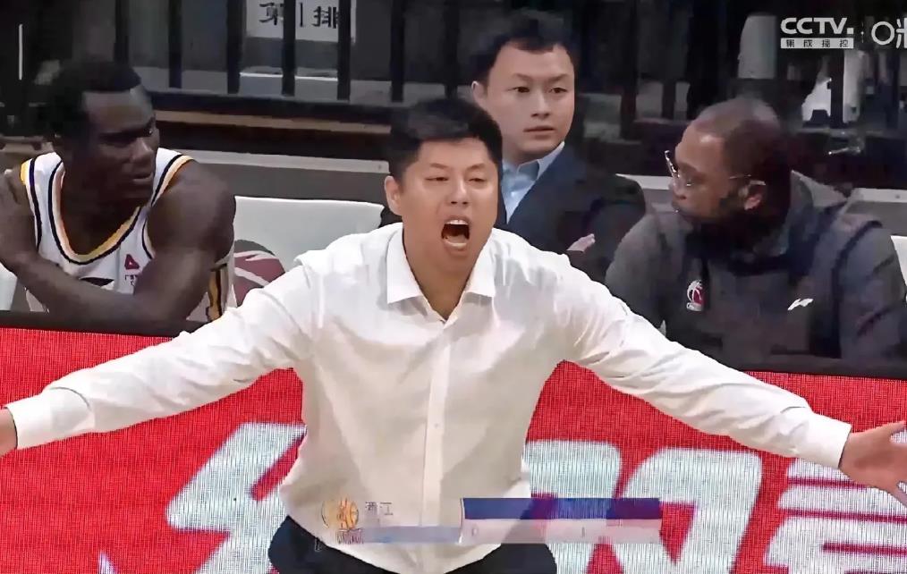 在辽宁的主场击败辽宁，山西队太猛了。
山西队末节迅速犯规到数的时候，我以为又是一