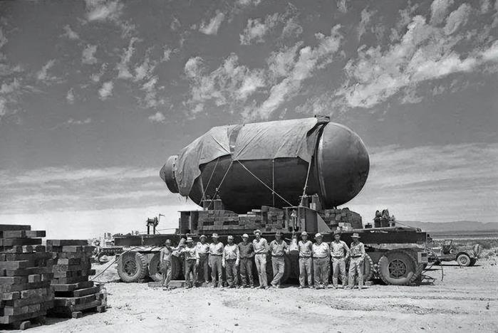 1998年，印度宣布成为有核国家后，屁颠屁颠地把核武搬到了巴铁边境，没想到三天后