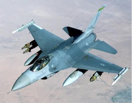 美媒报道F16首次在乌境内升空收到奇效
  据《华盛顿邮报》8月28日消息，欧洲