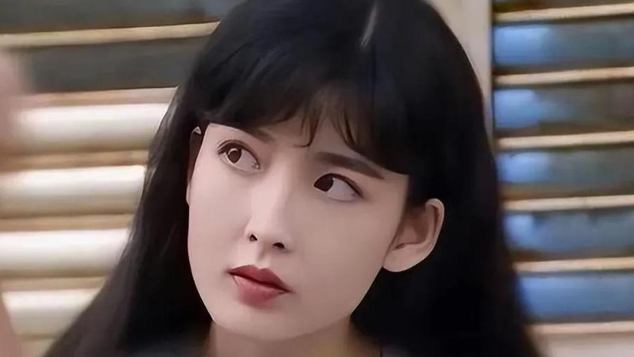 周慧敏从贫民窟逆袭成璀璨巨星，背后隐藏的感人故事如此动人！