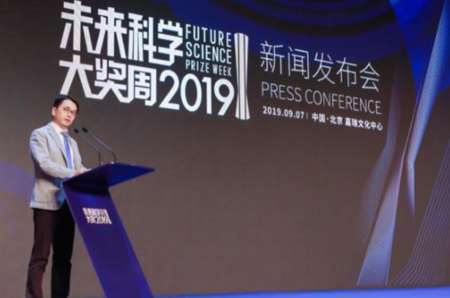 2010年，河南高考状元张磊，向耶鲁大学捐款888万美元。国内一片哗然。7年后，