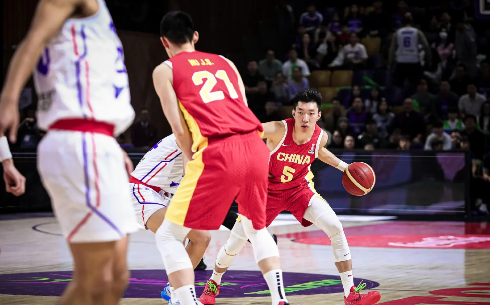中国男篮90-52蒙古男篮，一战揭露三个不争事实

1.曾凡博感觉他的比赛进攻选