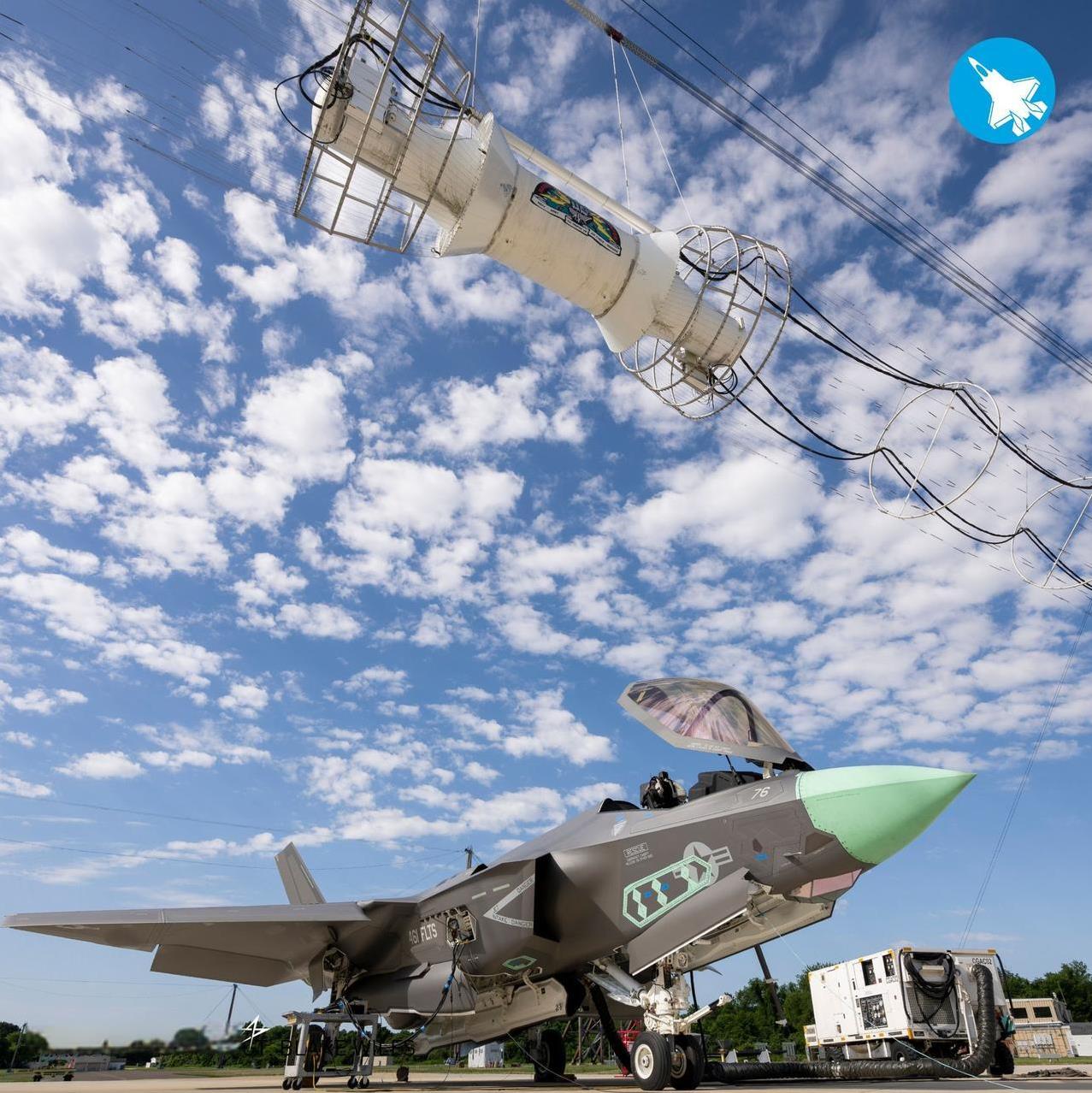 隶属美国海军第461飞行测试中队（461 flts）F-35C闪电II隐身舰载战