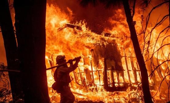 为什么越来越多国家不怕美国了？就这么说吧，如今的美国跟日不落帝国的末期几乎是一样