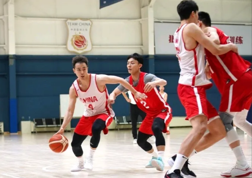 中国男篮传来1条最新消息！

中国男篮已经集训一周多的时间，这周训练已进入对抗阶