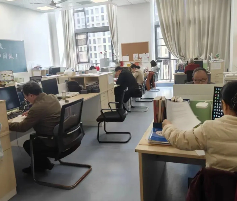 下学期，决心辞掉了班主任工作，心灰意冷！

1.第一，没有个人时间。现在的班主任