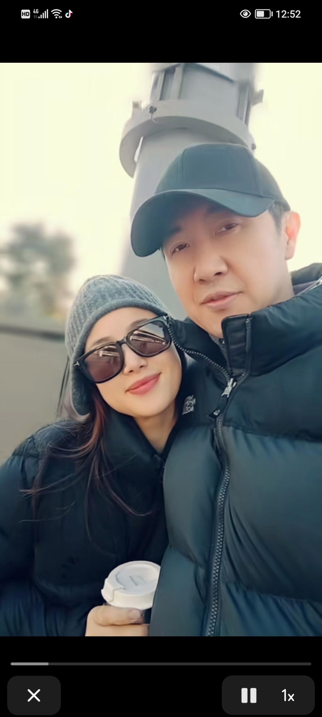 李呈媛和鄢颇共享甜蜜时光，撒狗粮的同时也不耽误怼黑粉。
有网友留言说你我本无缘，