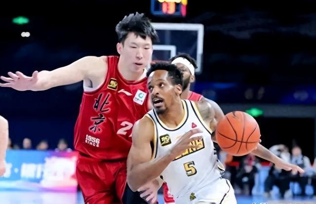 首钢惜败广厦，内线短板暴露，徐杰小个抢板成亮点