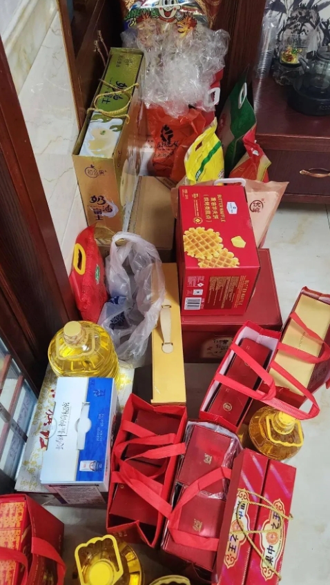 问所有儿媳妇一个心里话，不许说谎哦，这年过完了，你们的公公婆婆屋里都收了大量的礼