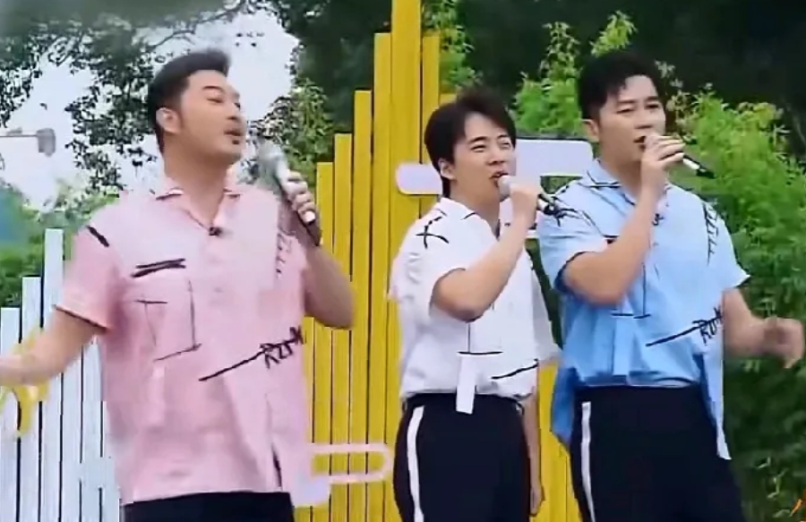 郭德纲的大公子郭麒麟唱出了成都最牛的韵味，不愧是郭德纲的亲儿子呀，颇有一番大家风