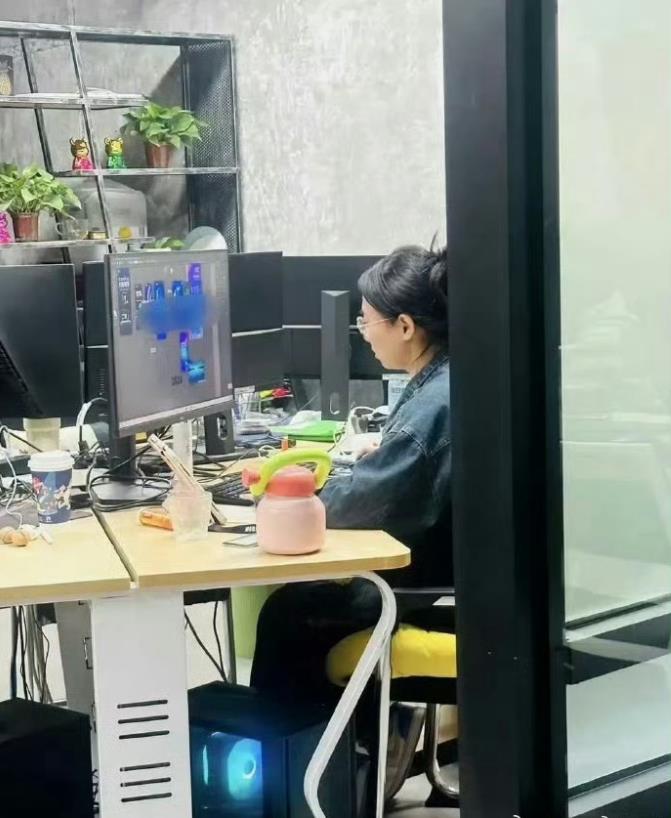 要裁员了，该留哪个员工？