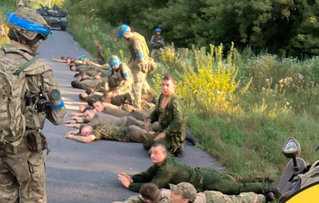 乌军进入库尔斯克已有8天，控制1200多平方公里土地，俄军用温压弹、3000公斤