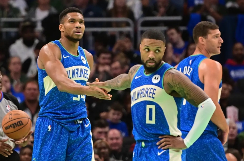 随着NBA杯落下帷幕，各大奖项和奖金如下：

1、冠军——雄鹿

2、亚军——雷