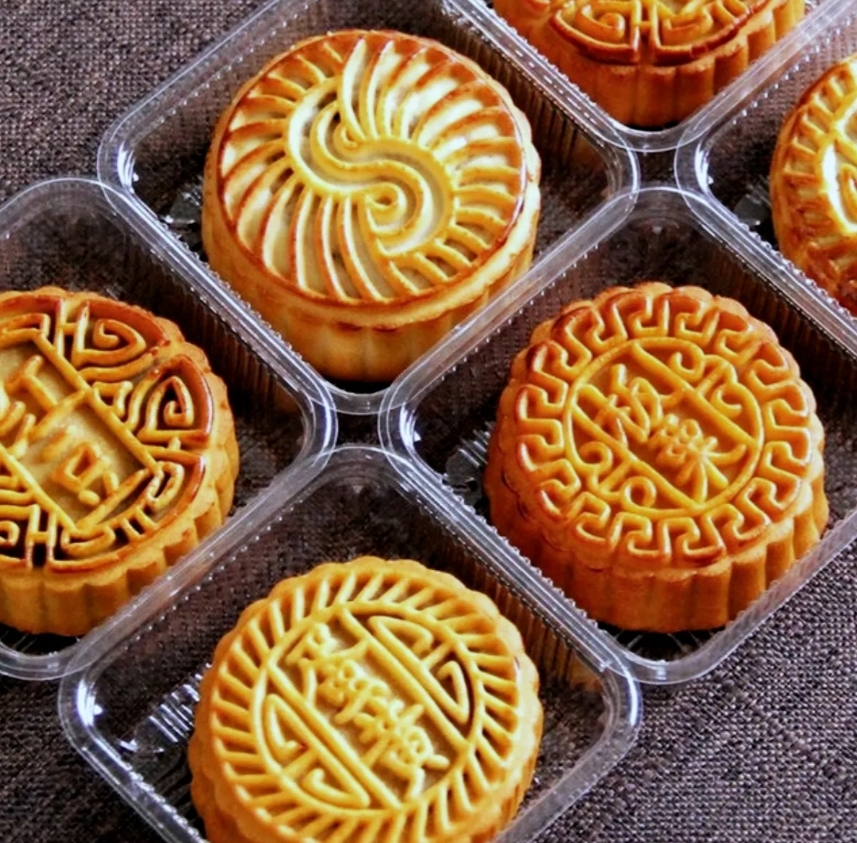 一位超市老板吐槽：2024年中秋节就差几天就到了，月饼不好卖。
1、感觉现在吃月