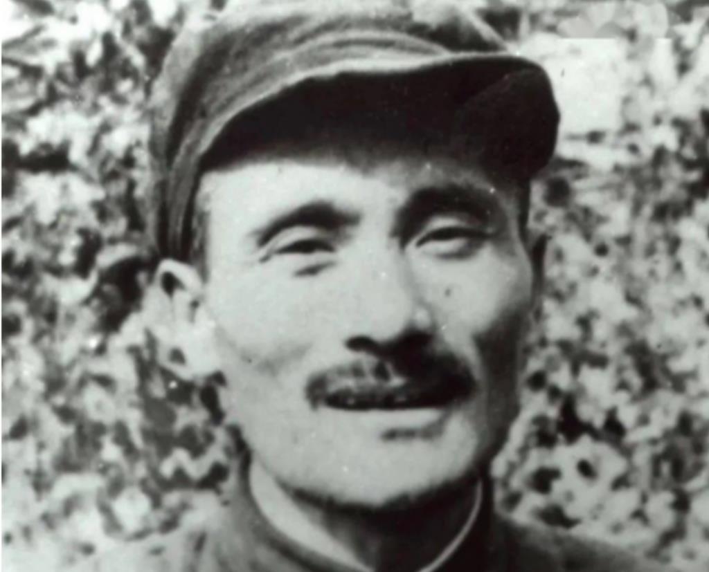 “爸爸，女儿不孝，是我来得太晚了！”1952年的一个刑场上，就在执行枪决的最后一