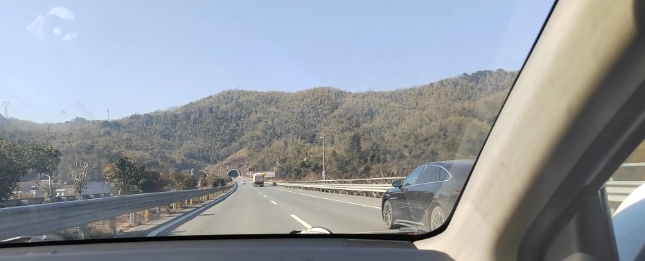 时间真的不等人啊。

今天心情比较复杂，老家又一位爷爷去世了，早上九点多走的，家