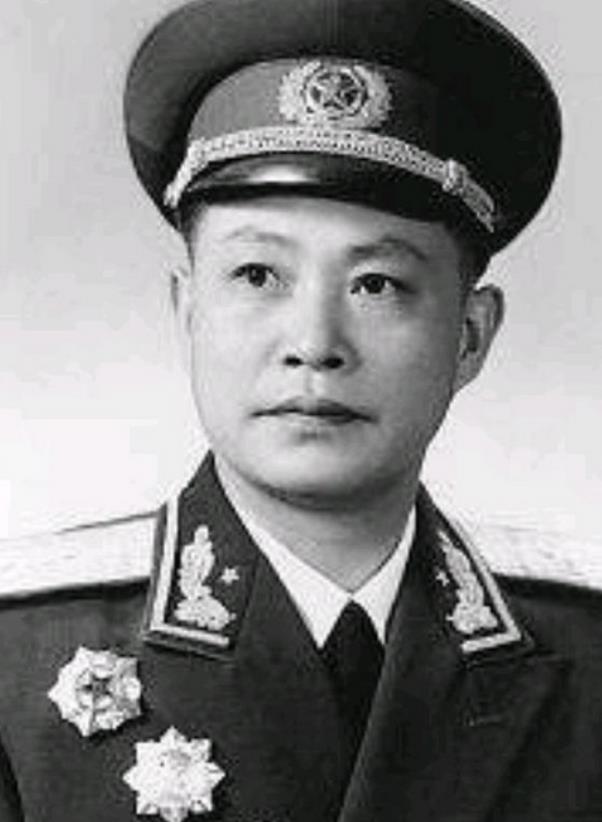 1938年，日军制造了高洪口大屠杀后，黄新廷想要报仇，但贺龙呵斥不许。谁知，胆大