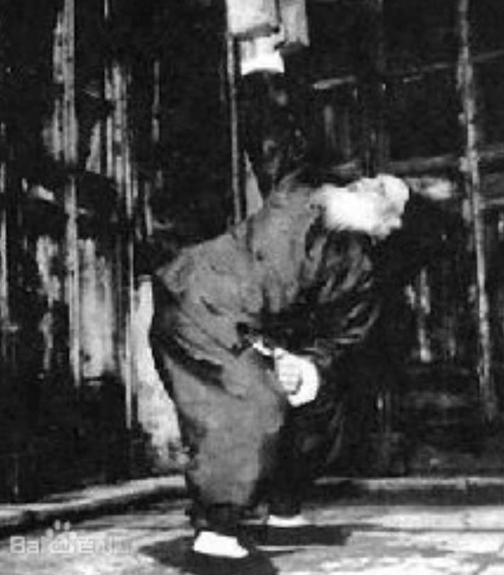 “谁能打败我，我赏给他1000大洋！”1921年，美国大力士沙利文在上海摆擂台，