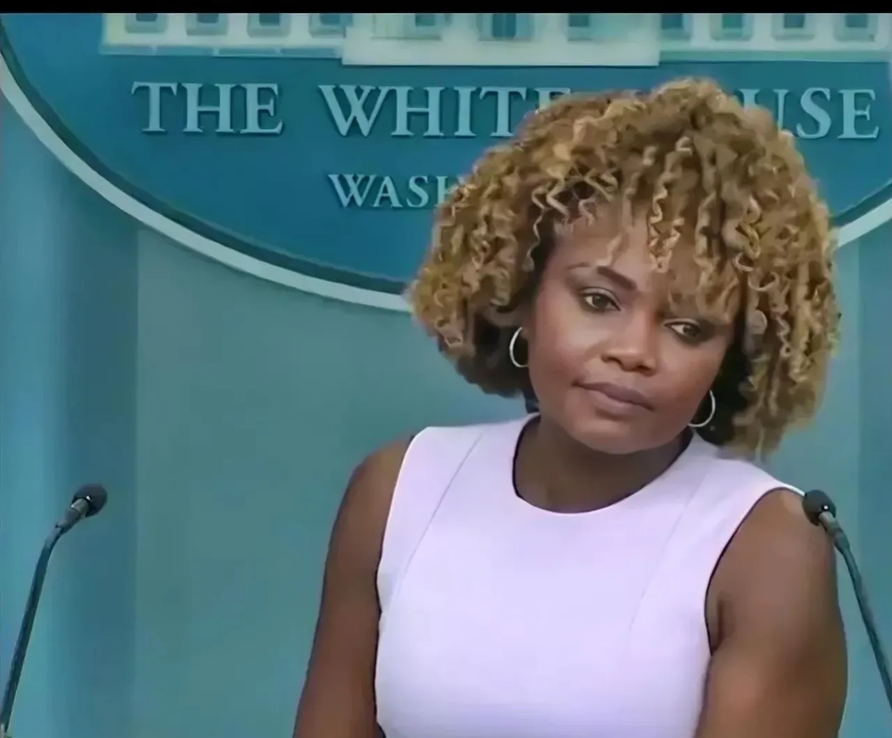 爆眼球！拜登又摊上事儿了！

白宫发言人小黑妹皮埃尔这次在新闻发布会上干脆利落地