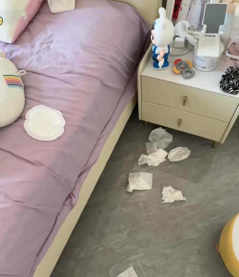 自从当了哺乳期妈妈，这日子真是有点手忙脚乱。夜里孩子一哭，就得赶紧爬起来喂奶。迷
