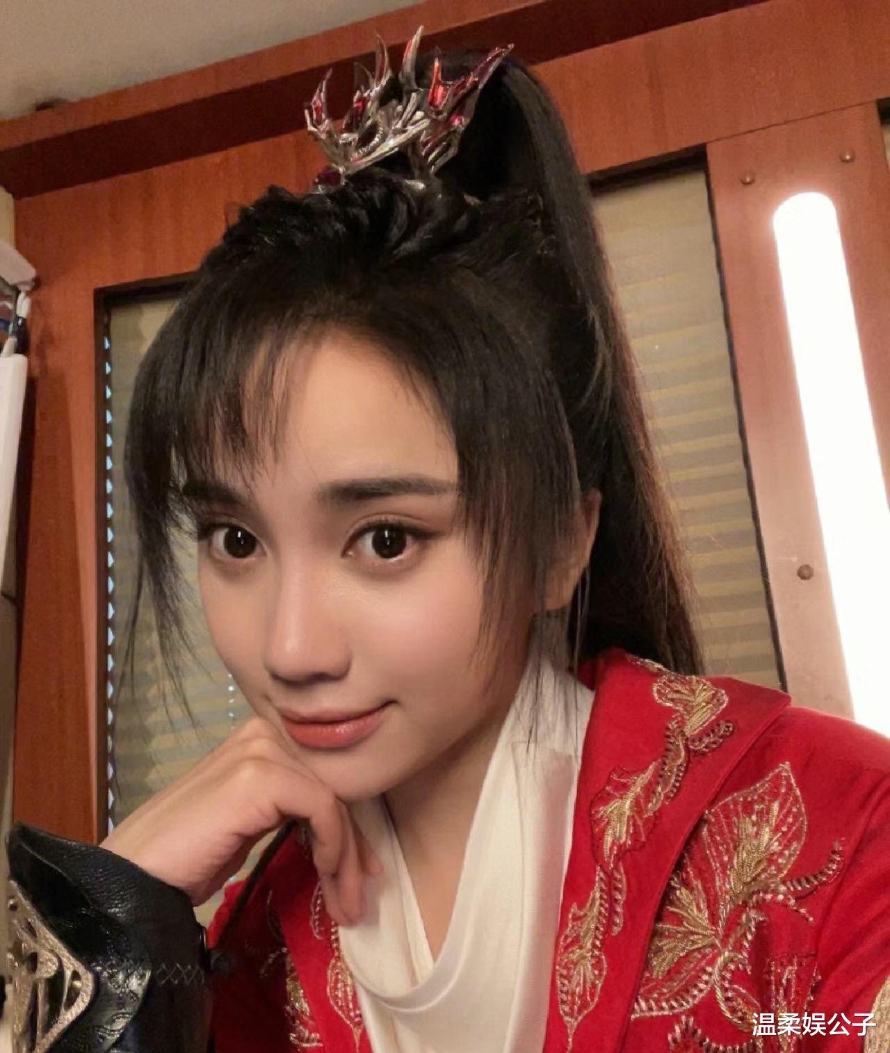 看到张艺谋的新女主角，再看王家卫的李宛妲，真是没对比就没伤害（王家卫张艺谋地位对比）-第11张图片-九妖电影