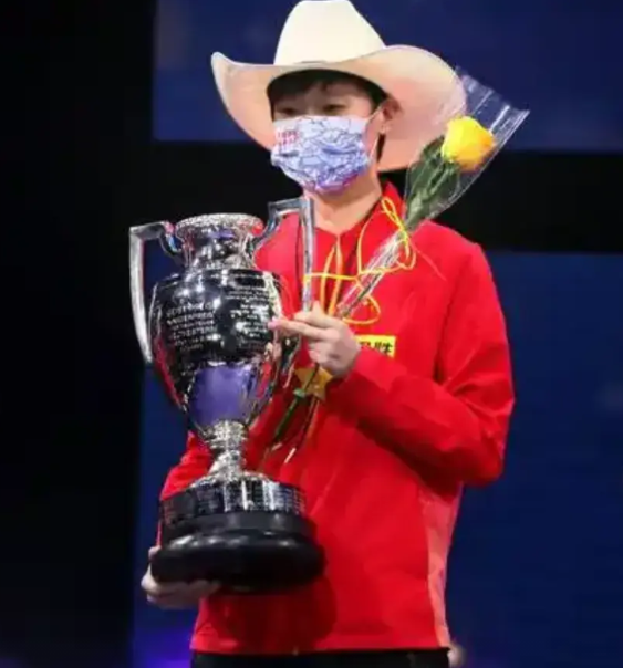 2021年是王曼昱是丰收的一年，主要成就：
1.世乒赛女单冠军(决赛4比2孙颖莎