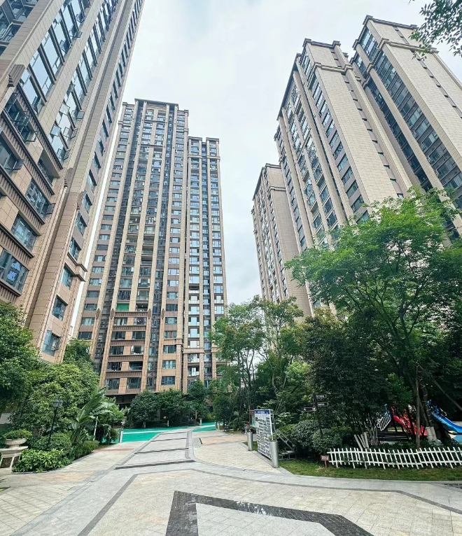 表姐干了5年物业经理，她跟我说，业主长期拖着不缴物业费，他们一点也不害怕。他们最