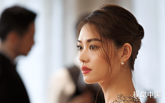 大小姐爱上机修工，让我帮忙掩护, 结果她被发现，我却被打个半死