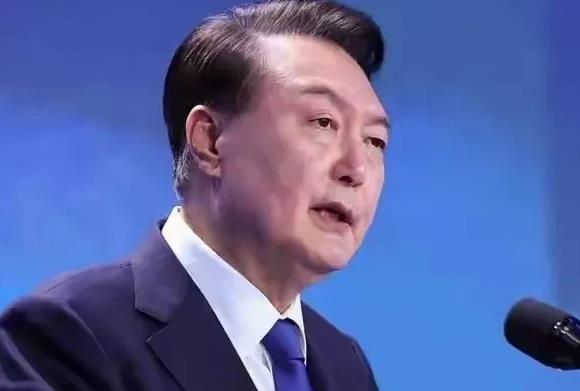 快讯！
韩国总统尹锡悦大开“杀戒”！
据路透社12月6日最新消息，韩国总统尹锡悦