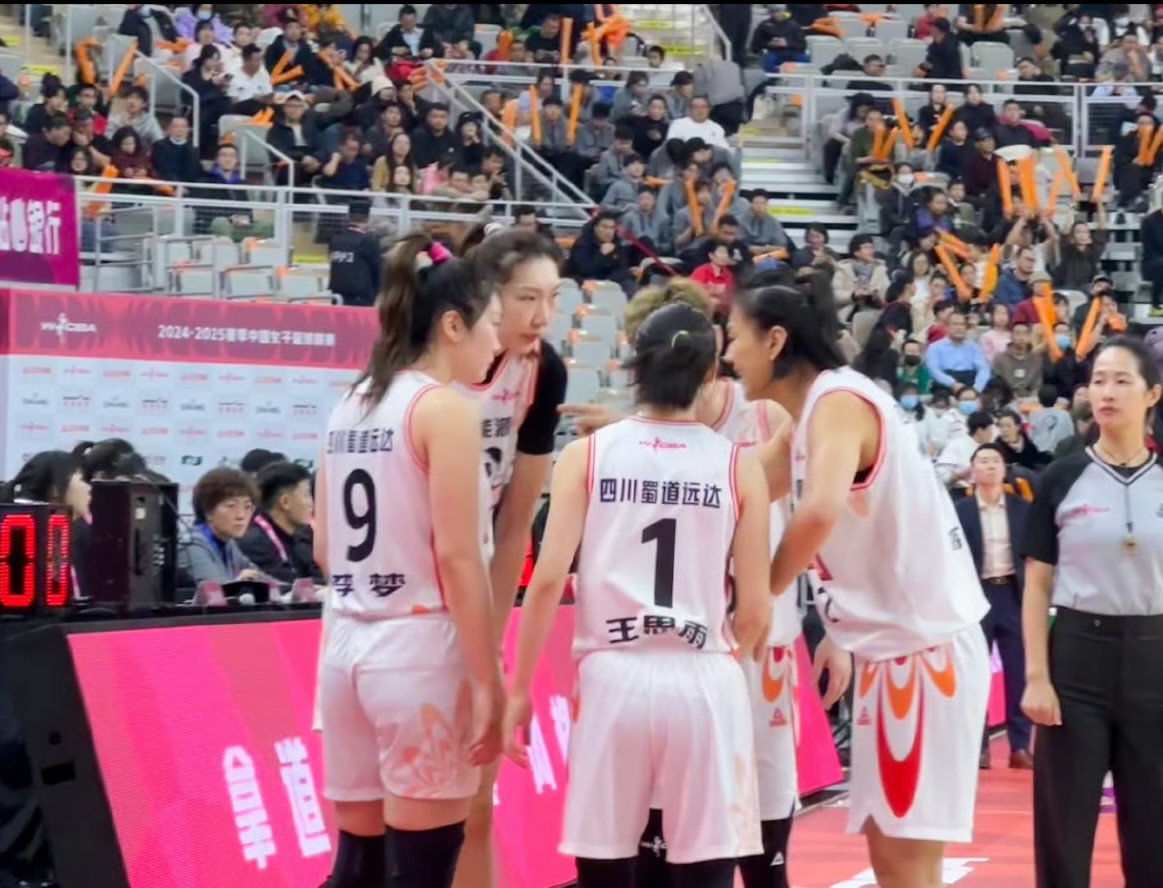 逆转26分大胜内蒙古女篮，四川女篮只依靠这招