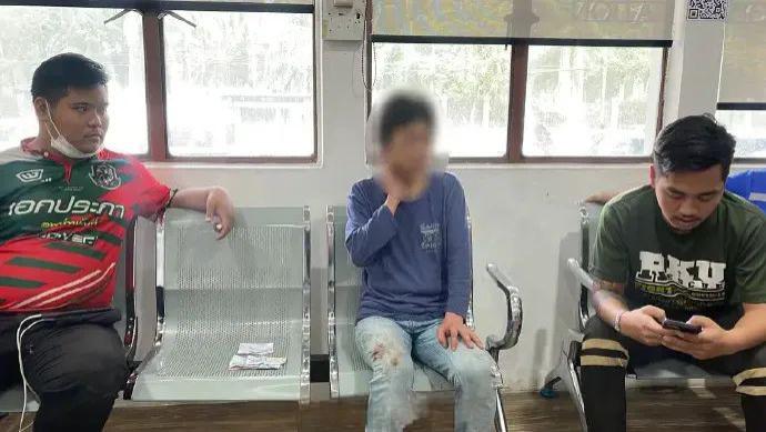 泰国一救援队正在救人，车却被日本女子盗走了？