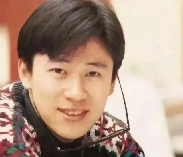 那个连登14次春晚的歌坛巨星，如今家产被拍卖“住进”养老院，中间到底发生了什么