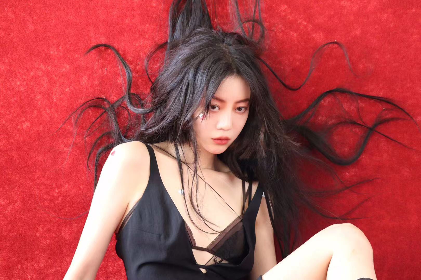 她离开杨幂工作室之后，浪姐舞台也没能让她“翻红”