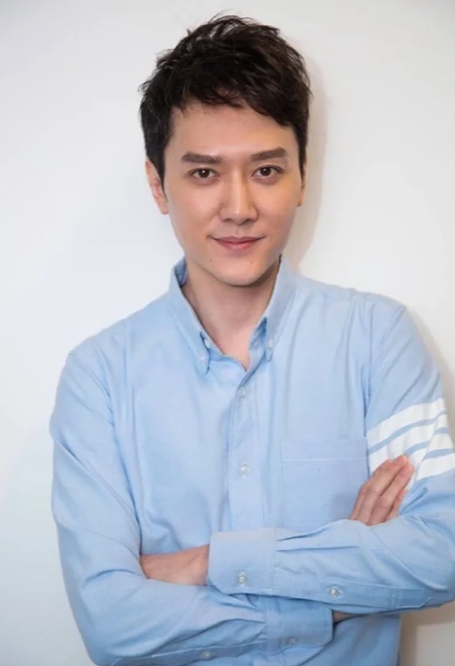 冯绍峰：低调务实，展现演艺新高度