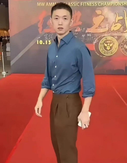 杜海涛用实力证明了不好看的胖子减肥成功后，也只会变成不好看的瘦子！

有人认为他