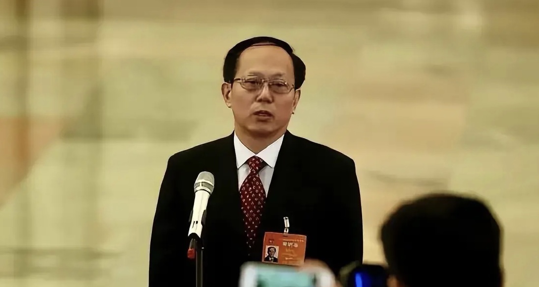苟局长轰轰烈烈搞体测的时候，所有项目都要测，管你是击剑、游泳还是象棋、围棋，统统