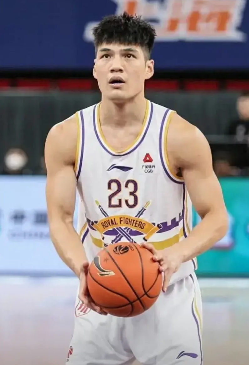 北控93-100不敌新疆，一战打出了2个的事实！

1.陈国豪获得了22分钟的上