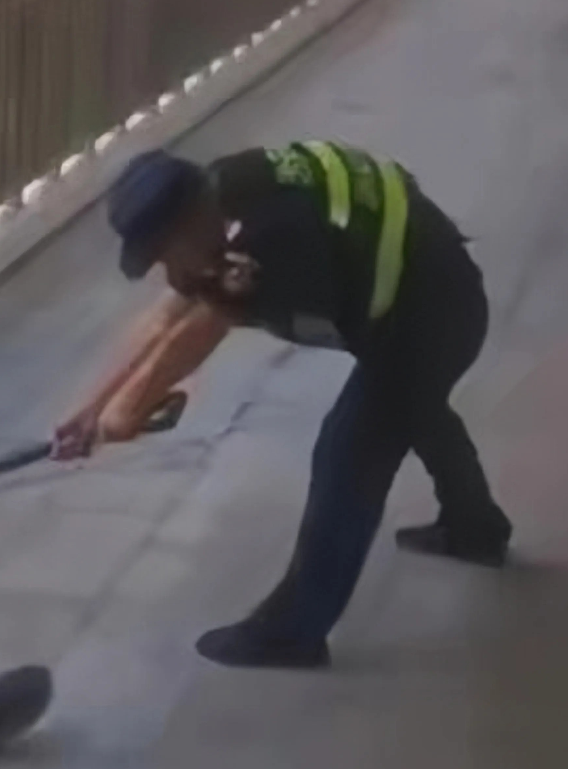 深圳南山某校保安打人事件，不可忽视的四点启示∶

1.一点小事，不要动不动就要和