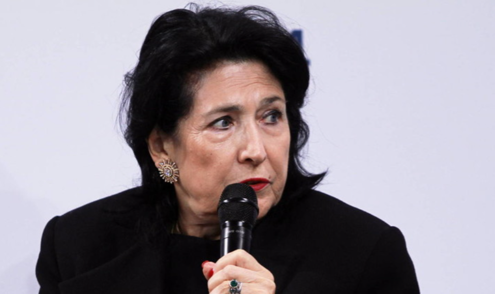 格鲁吉亚亲西方总统萨洛米·祖拉比什维利不承认全国议会选举结果，并呼吁人们加入抗议