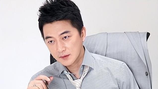 因戏生情嫁给普通男演员，结婚18年了，老公颜值下跌，她风韵犹存