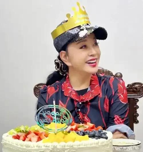 刘晓庆一辈子无儿无女，并非是不想要!
刘晓庆曾经为了想要一个孩子，和第三任丈夫陈
